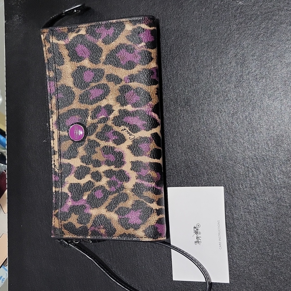 Wristlet💜 - Picture 2 of 5